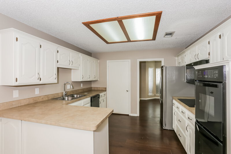 2,140/Mo, 849 Woodridge Cir Desoto, TX 75115 Kitchen View
