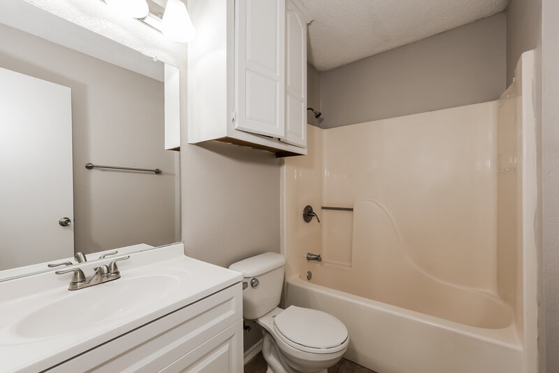 2,405/Mo, 1801 Seminole Trl Mesquite, TX 75149 Bathroom View