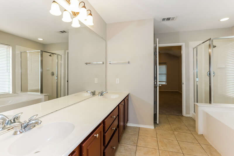 1,835/Mo, 8433 Asheville Ln Fort Worth, TX 76123 Main Bathroom View