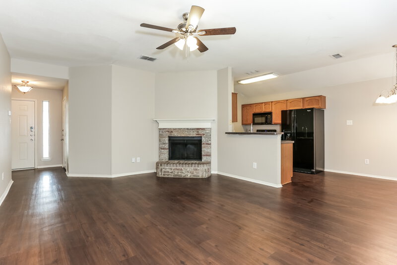 1,775/Mo, 1124 Sandalwood Dr Fort Worth, TX 76140 Living Room View