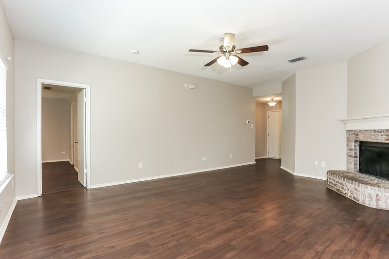 1,775/Mo, 1124 Sandalwood Dr Fort Worth, TX 76140 Living Room View 2