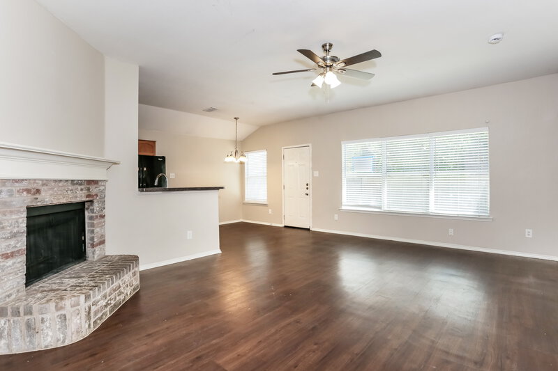 1,775/Mo, 1124 Sandalwood Dr Fort Worth, TX 76140 Living Room View 3