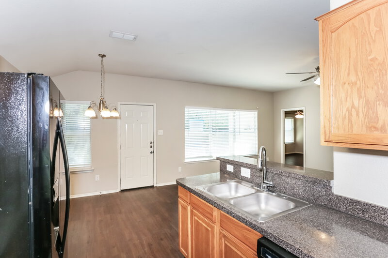 1,775/Mo, 1124 Sandalwood Dr Fort Worth, TX 76140 Kitchen View