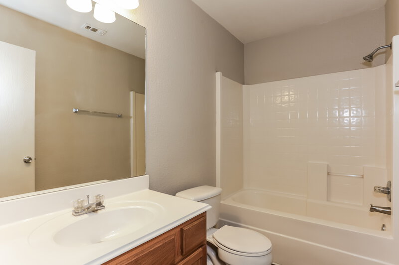1,775/Mo, 1124 Sandalwood Dr Fort Worth, TX 76140 Bathroom View