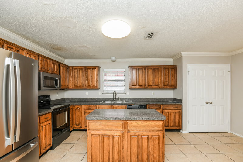 2,275/Mo, 2552 Forest Creek Dr Fort Worth, TX 76123 Kitchen View 2