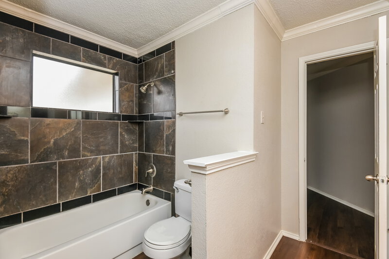 2,275/Mo, 2552 Forest Creek Dr Fort Worth, TX 76123 Bathroom View