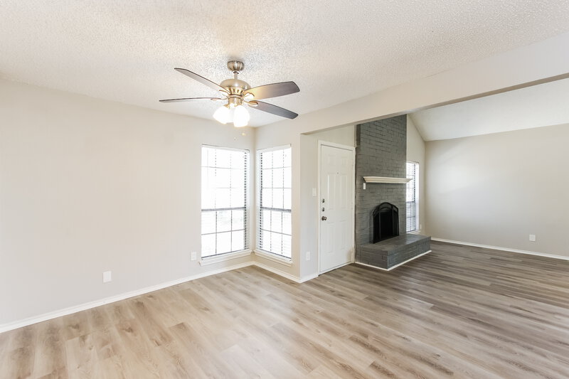 1,975/Mo, 401 Longshadow Ln Mesquite, TX 75149 Living Room View