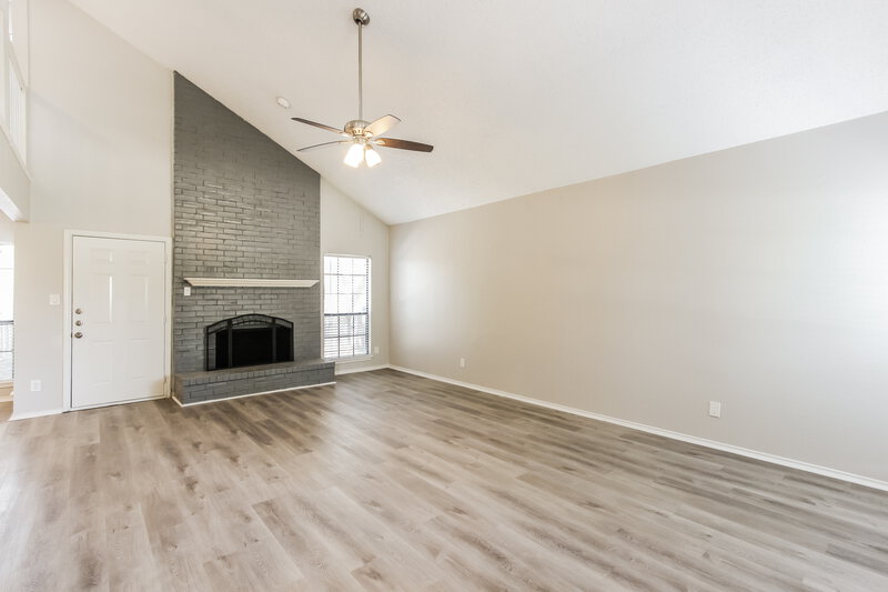 1,975/Mo, 401 Longshadow Ln Mesquite, TX 75149 Living Room View 2
