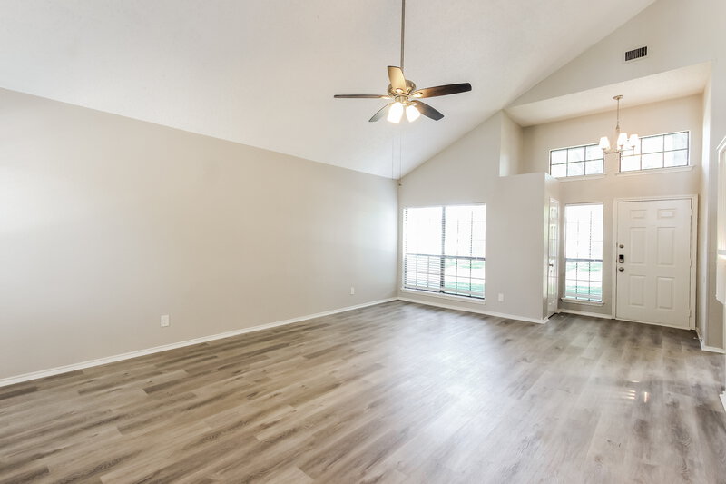 1,975/Mo, 401 Longshadow Ln Mesquite, TX 75149 Living Room View 3
