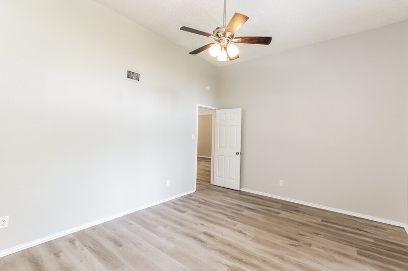 1,975/Mo, 401 Longshadow Ln Mesquite, TX 75149 Main Bedroom View 2