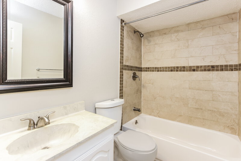 1,975/Mo, 401 Longshadow Ln Mesquite, TX 75149 Bathroom View