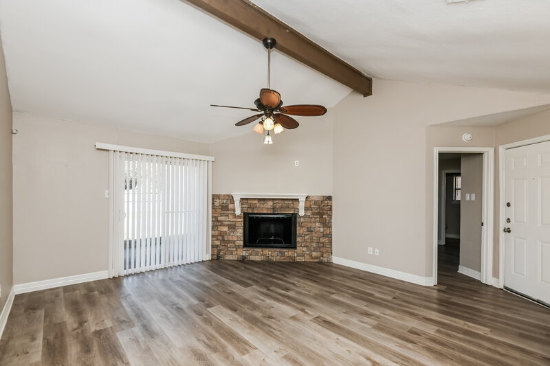 1,780/Mo, 2812 S Meadow Dr Fort Worth, TX 76133 Living Room View