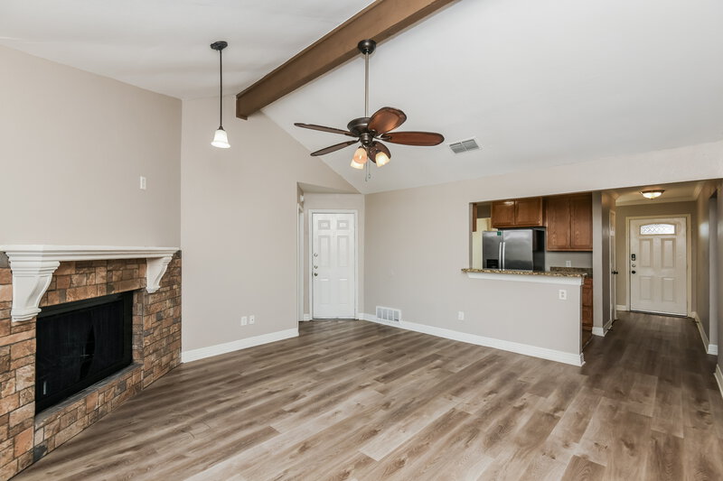 1,780/Mo, 2812 S Meadow Dr Fort Worth, TX 76133 Living Room View 2