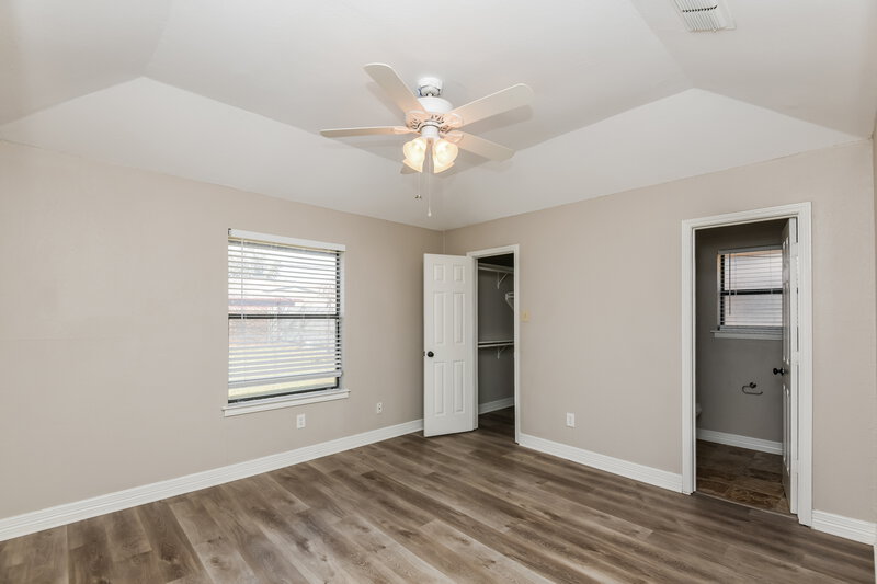 1,780/Mo, 2812 S Meadow Dr Fort Worth, TX 76133 Main Bedroom View
