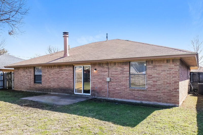 1,780/Mo, 2812 S Meadow Dr Fort Worth, TX 76133 Rear View