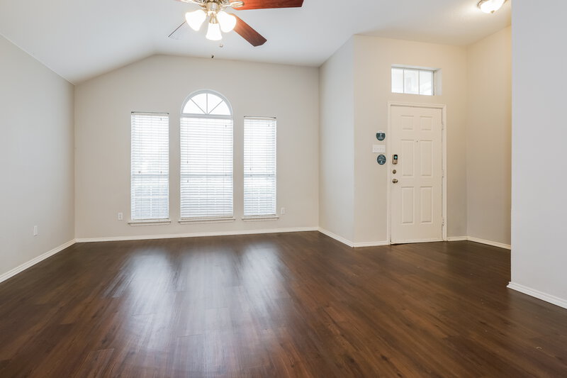1,945/Mo, 1322 Misty Meadows Dr Midlothian, TX 76065 Living Room View