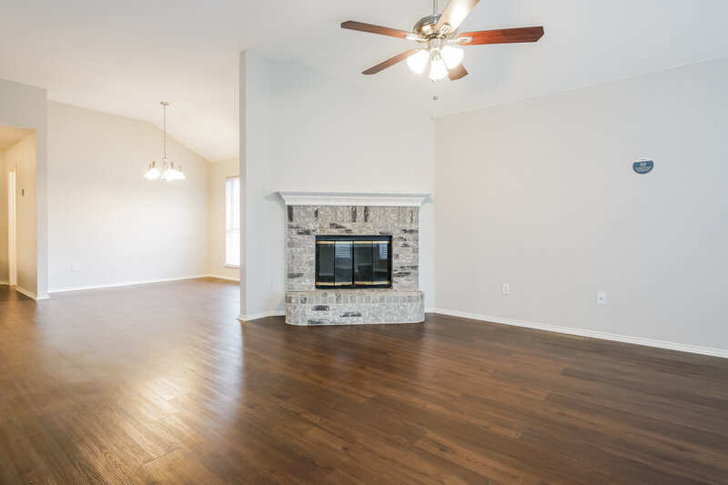 1,945/Mo, 1322 Misty Meadows Dr Midlothian, TX 76065 Living Room View 2