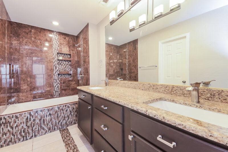 1,975/Mo, 1309 Newsome Rd Mesquite, TX 75149 Main Bathroom View