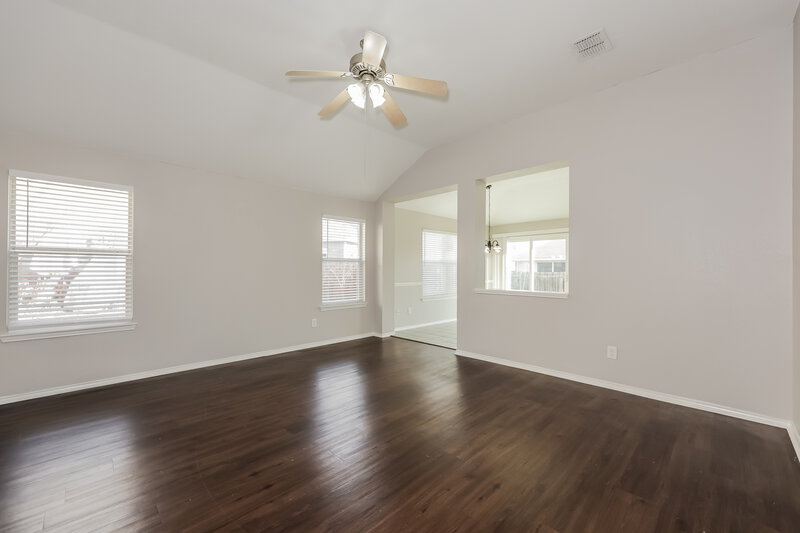 2,080/Mo, 709 Gillon Dr Arlington, TX 76001 Living Room View