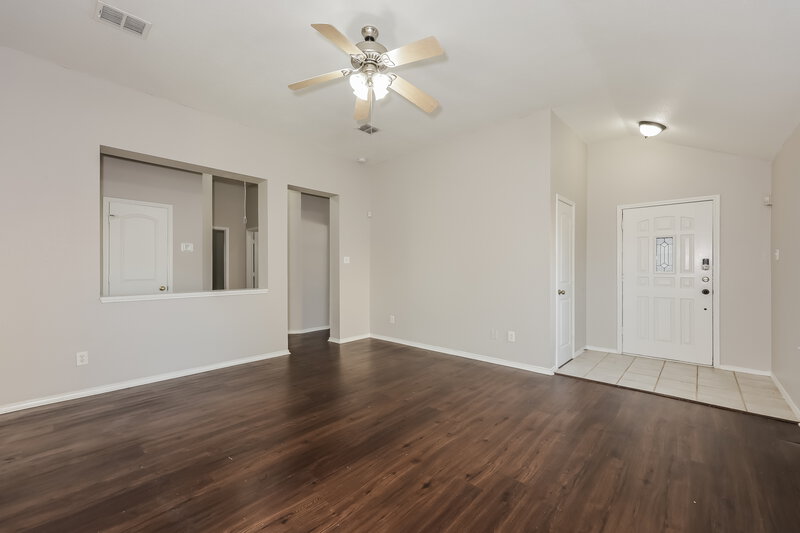 2,080/Mo, 709 Gillon Dr Arlington, TX 76001 Living Room View 2