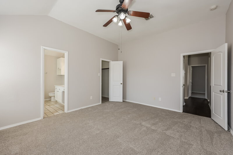 2,080/Mo, 709 Gillon Dr Arlington, TX 76001 Main Bedroom View 2