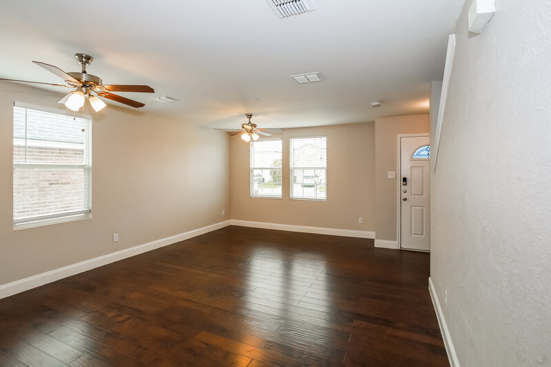 2,195/Mo, 1936 Shasta View Dr Justin, TX 76247 Living Room View