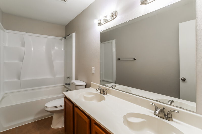 2,195/Mo, 1936 Shasta View Dr Justin, TX 76247 Bathroom View