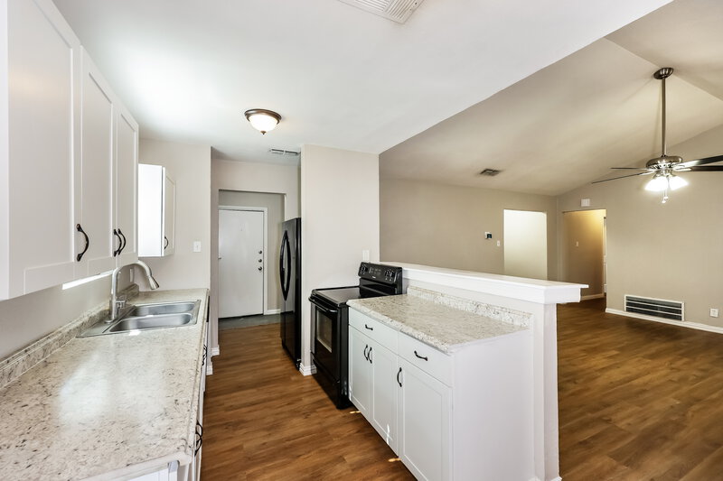 1,595/Mo, 1108 N Knowles Dr Saginaw, TX 76179 Kitchen View 2