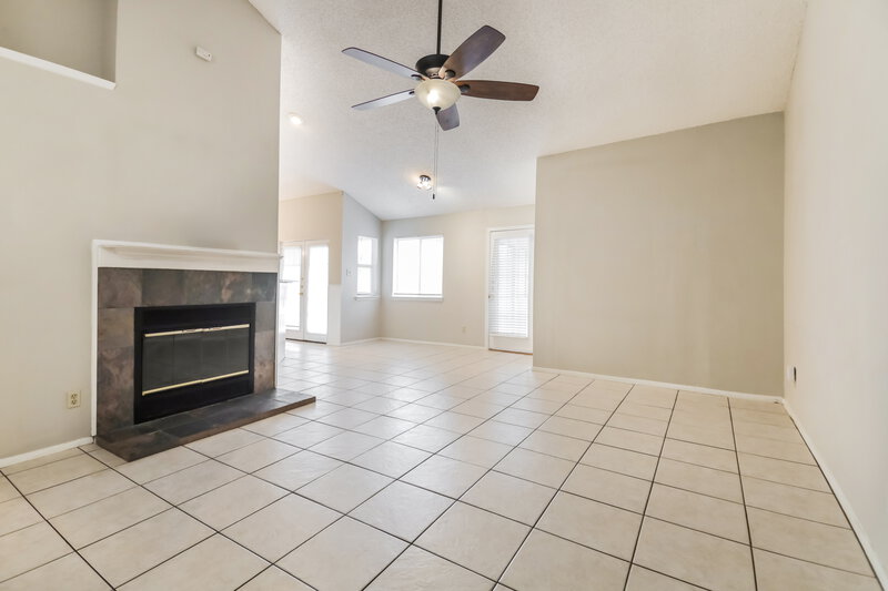 2,040/Mo, 2605 Mountainview Dr Corinth, TX 76210 Living Room View