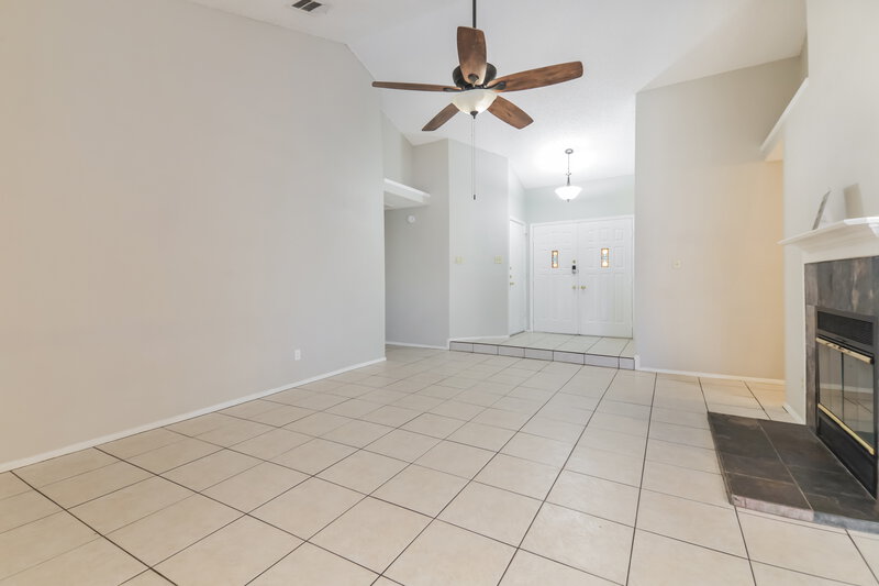 2,040/Mo, 2605 Mountainview Dr Corinth, TX 76210 Living Room View 2