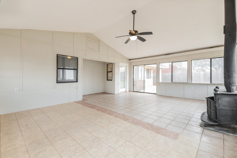 2,040/Mo, 2605 Mountainview Dr Corinth, TX 76210 Sun Room View