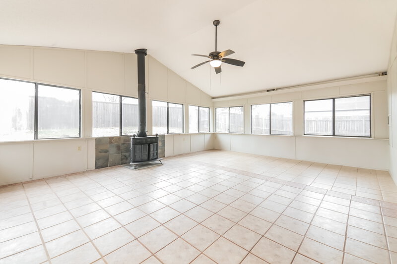 2,040/Mo, 2605 Mountainview Dr Corinth, TX 76210 Sun Room View 2
