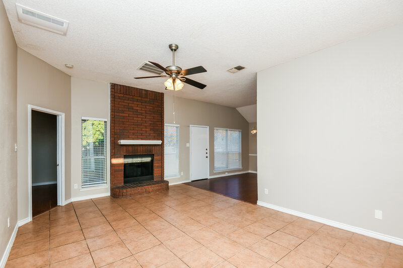 1,975/Mo, 600 Lionel Way Fort Worth, TX 76108 Living Room View