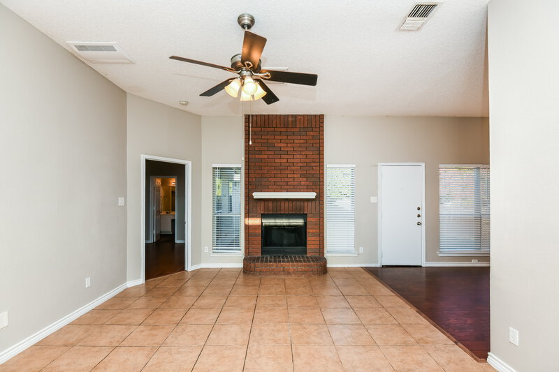 1,975/Mo, 600 Lionel Way Fort Worth, TX 76108 Living Room View 2