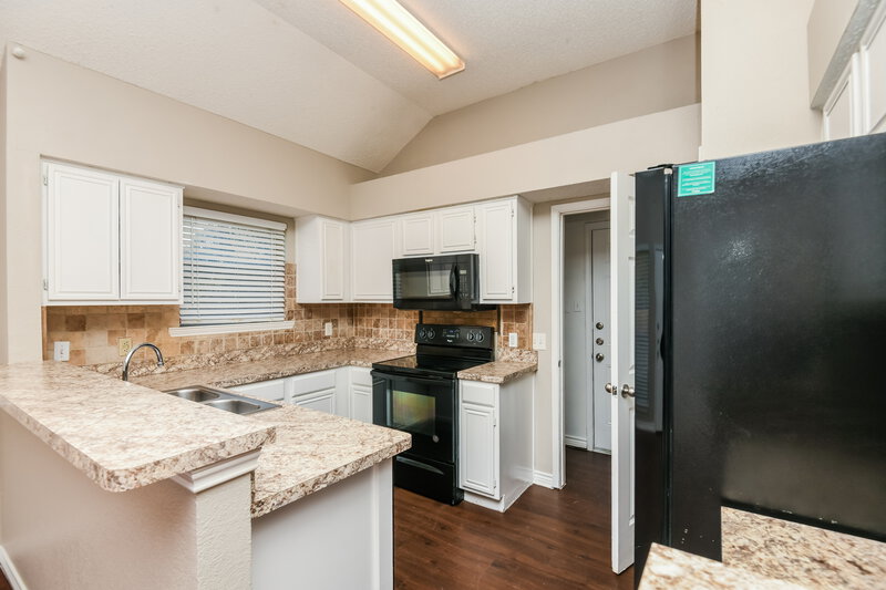 1,975/Mo, 600 Lionel Way Fort Worth, TX 76108 Kitchen View