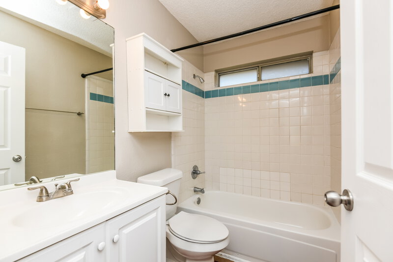 1,975/Mo, 600 Lionel Way Fort Worth, TX 76108 Bathroom View