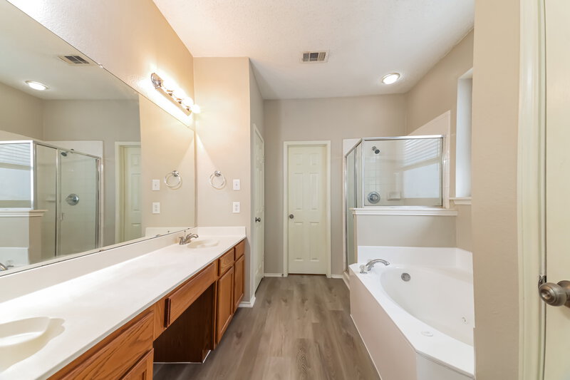 3,440/Mo, 2214 Elm Falls Pl Mesquite, TX 75181 Main Bathroom View