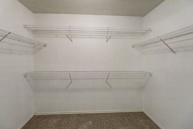 2,730/Mo, 2538 Saint Luke Ln Dallas, TX 75237 Walk In Closet View
