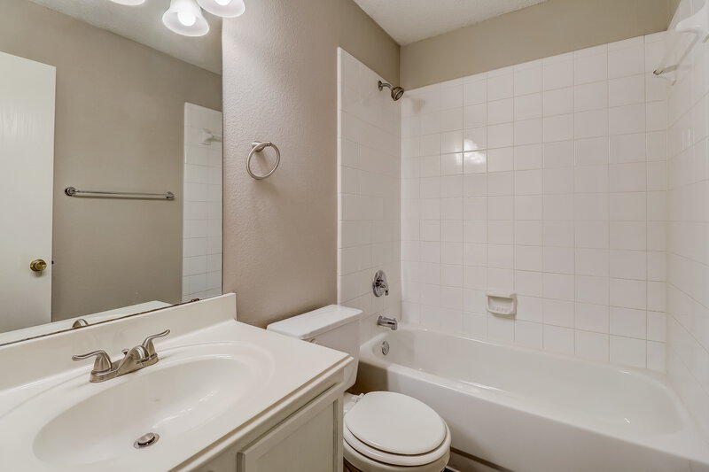 2,730/Mo, 2538 Saint Luke Ln Dallas, TX 75237 Bathroom View