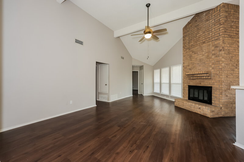 2,080/Mo, 6428 Peggy Dr Fort Worth, TX 76133 Living Room View 2