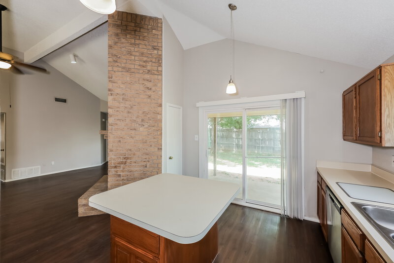 2,080/Mo, 6428 Peggy Dr Fort Worth, TX 76133 Kitchen View