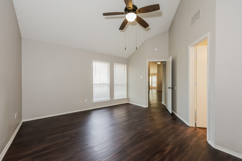 2,080/Mo, 6428 Peggy Dr Fort Worth, TX 76133 Main Bedroom View 2