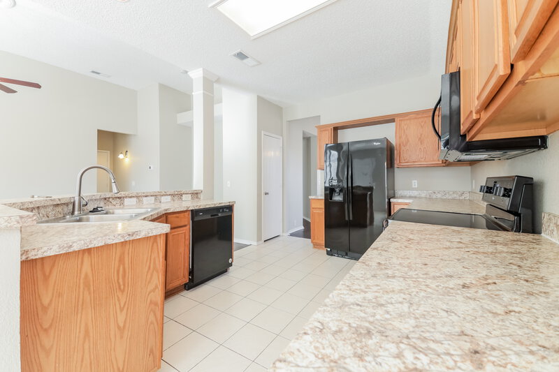 2,180/Mo, 742 River Oak Way Lake Dallas, TX 75065 Kitchen View 2