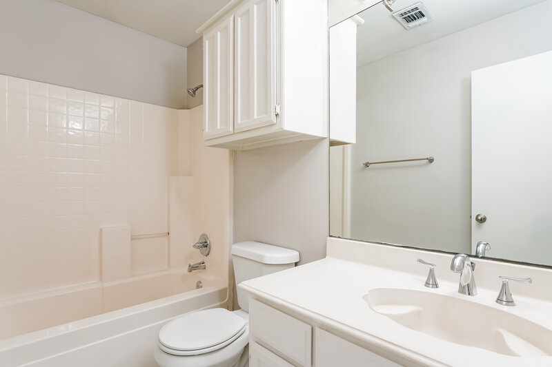 2,030/Mo, 216 Edson Ave Crowley, TX 76036 Bathroom View