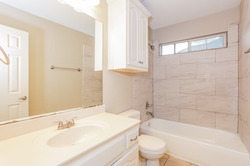 3,345/Mo, 102 Hartley Ln Red Oak, TX 75154 Bathroom View 2