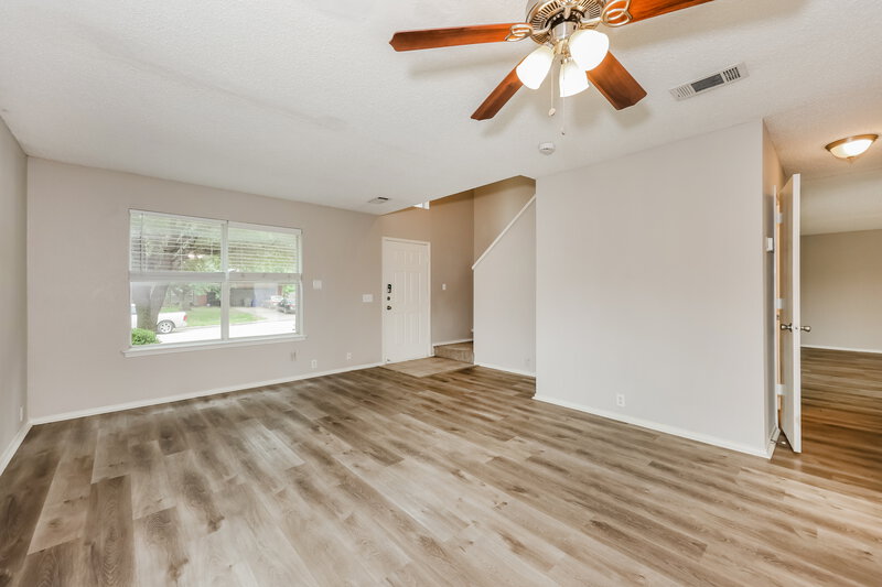 3,430/Mo, 819 Creekside Dr Glenn Heights, TX 75154 Living Room View 2