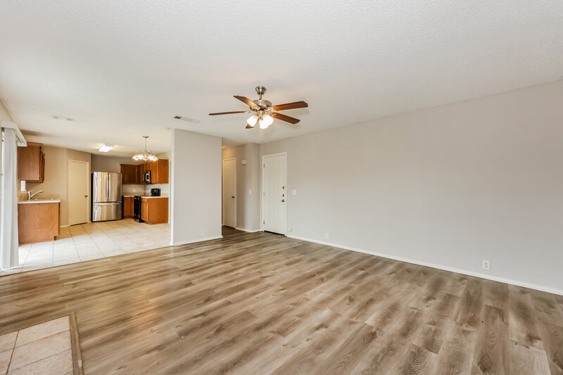 3,430/Mo, 819 Creekside Dr Glenn Heights, TX 75154 Living Room View 3