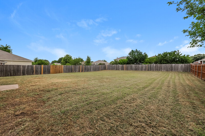 3,430/Mo, 819 Creekside Dr Glenn Heights, TX 75154 Backyard View
