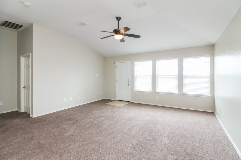 1,770/Mo, 4844 Star Ridge Dr Fort Worth, TX 76133 Living Room View 3