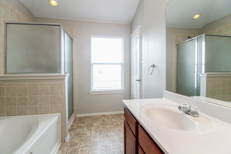 1,770/Mo, 4844 Star Ridge Dr Fort Worth, TX 76133 Master Bathroom View